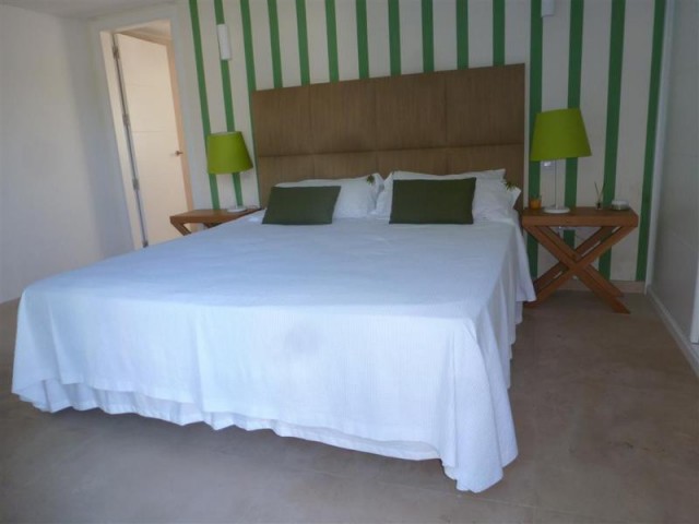 5 Bedrooms Villa in Guadalmina Baja