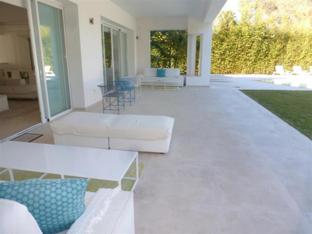 5 Bedrooms Villa in Guadalmina Baja