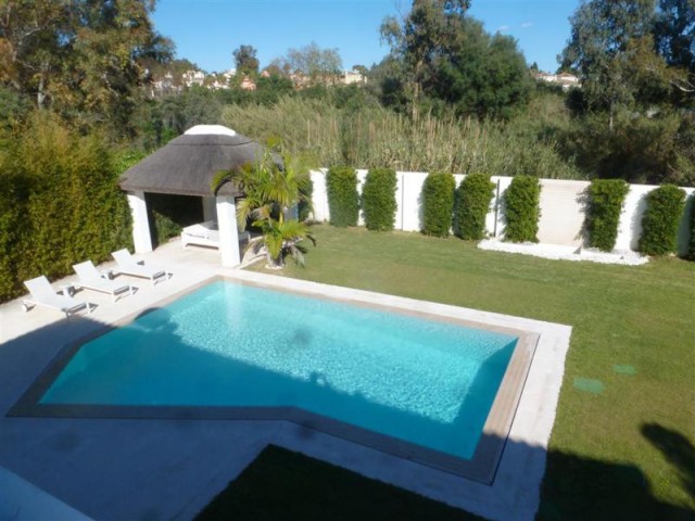 5 Bedrooms Villa in Guadalmina Baja