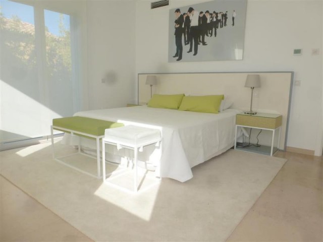 5 Bedrooms Villa in Guadalmina Baja