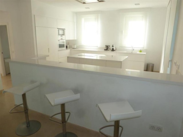 5 Bedrooms Villa in Guadalmina Baja