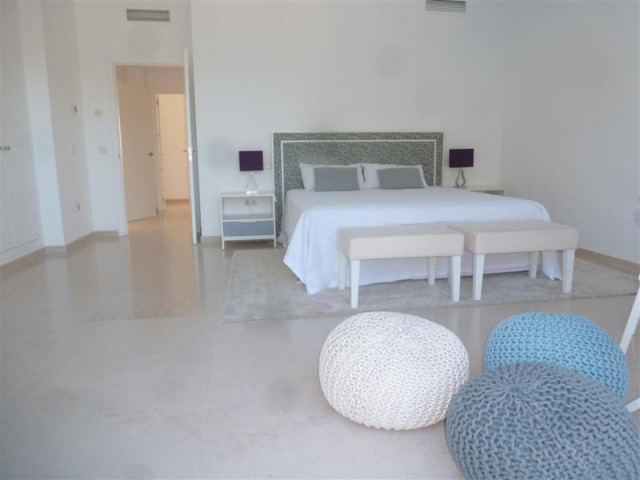 5 Bedrooms Villa in Guadalmina Baja