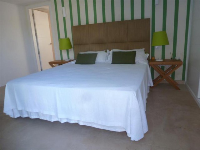 Villa con 5 Dormitorios  en Guadalmina Baja