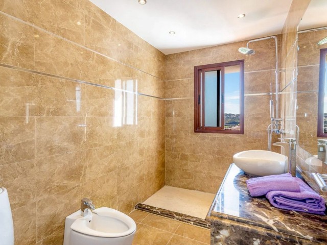 5 Soveroms Villa i Sierrezuela