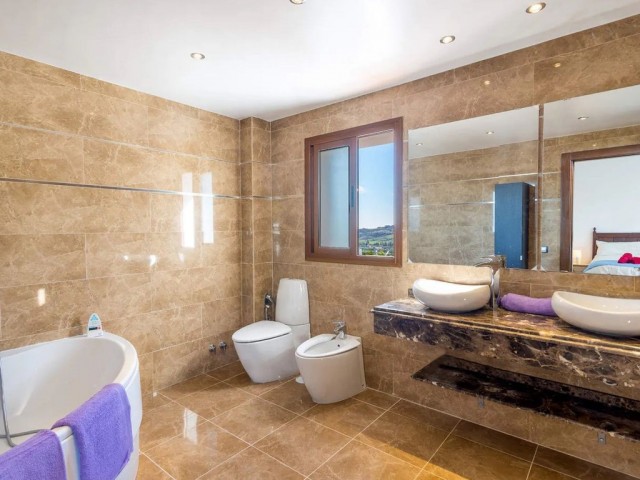 5 Soveroms Villa i Sierrezuela