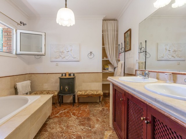 7 Schlafzimmer Villa in Artola