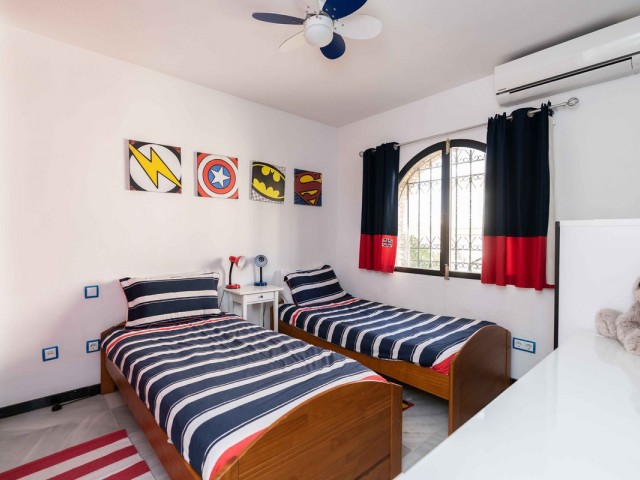 5 Bedrooms Villa in El Chaparral
