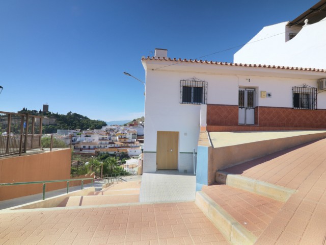 Villa con 3 Dormitorios  en Vélez-Málaga