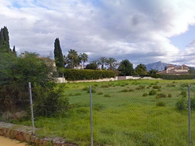  Grundstück in Guadalmina Baja
