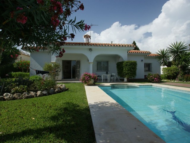 Villa avec 3 Chambres  à Nueva Andalucía