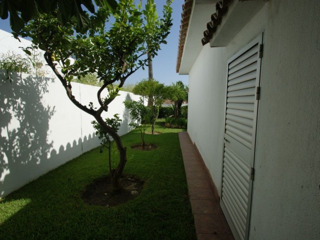 3 Bedrooms Villa in Nueva Andalucía