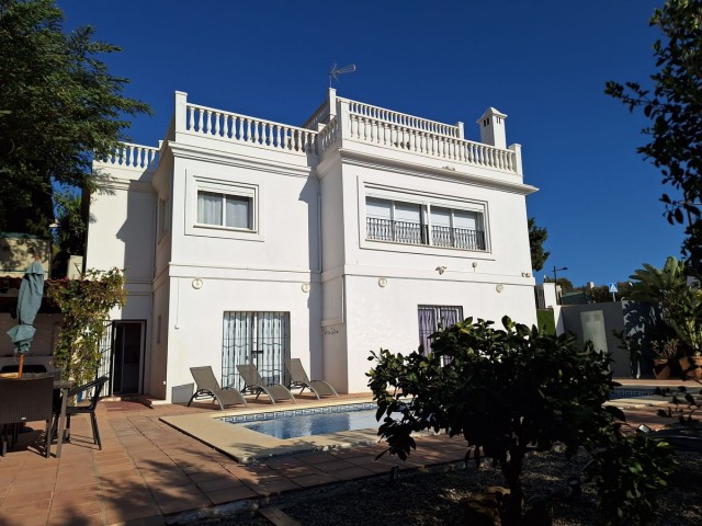 Villa, Estepona, R4648042