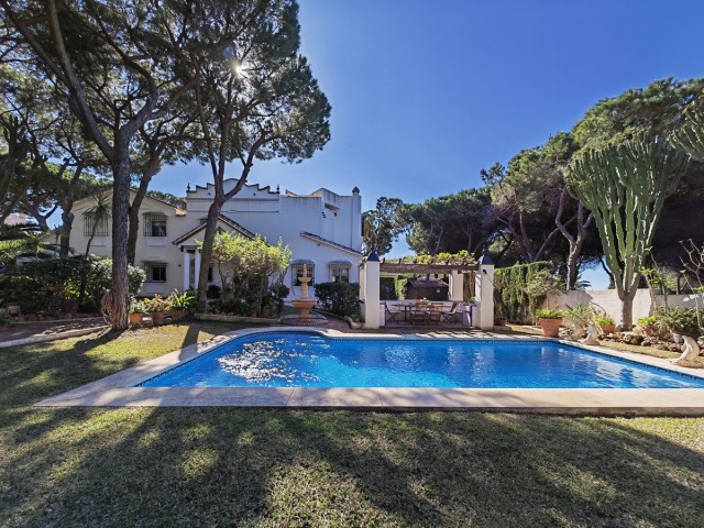 4 Bedrooms Villa in Marbesa