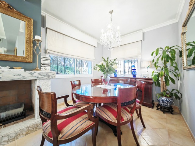 4 Bedrooms Villa in Marbesa