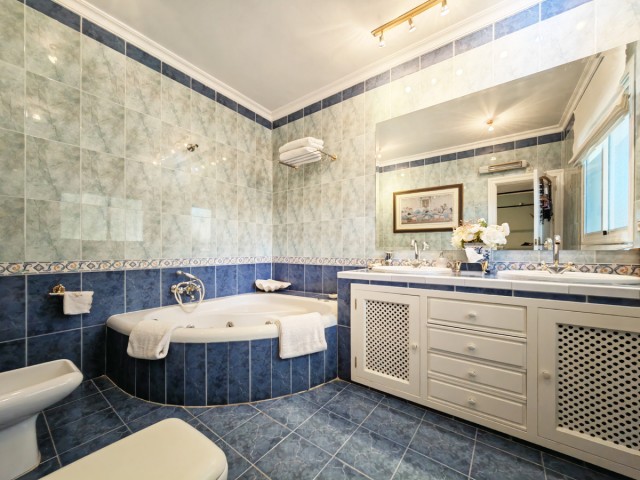 4 Bedrooms Villa in Marbesa