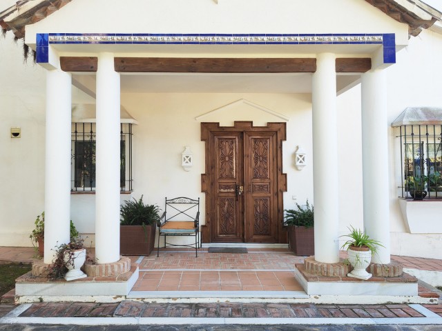 4 Bedrooms Villa in Marbesa