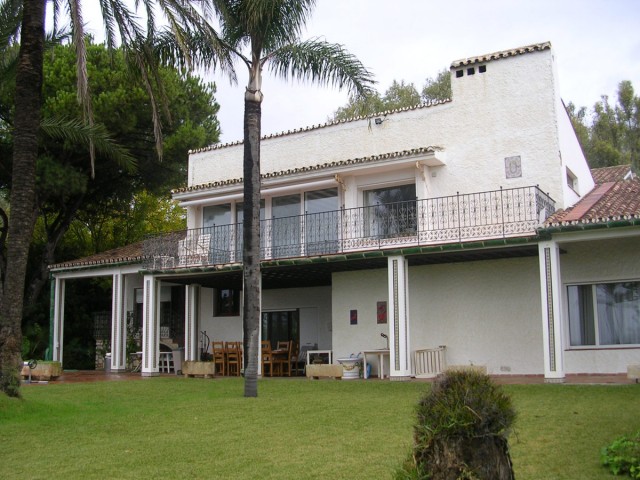 Villa avec 5 Chambres  à Los Monteros