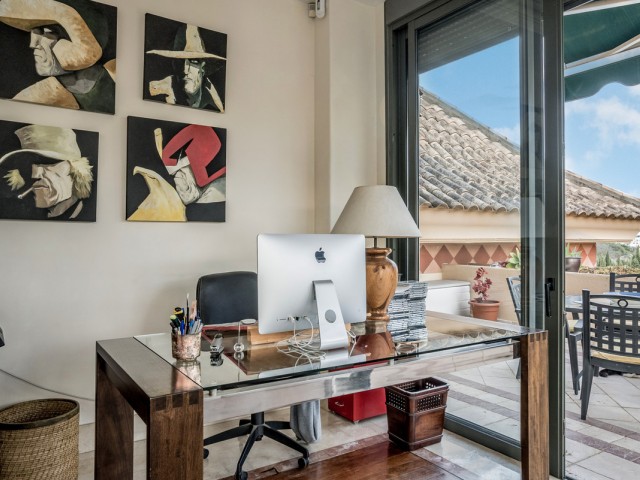 Penthouse in Nueva Andalucía