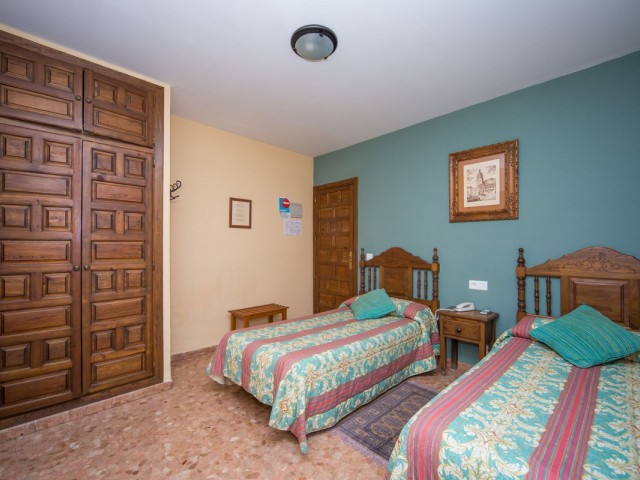 Comercial con 12 Dormitorios  en Ronda