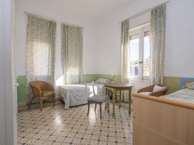 Villa con 8 Dormitorios  en Málaga