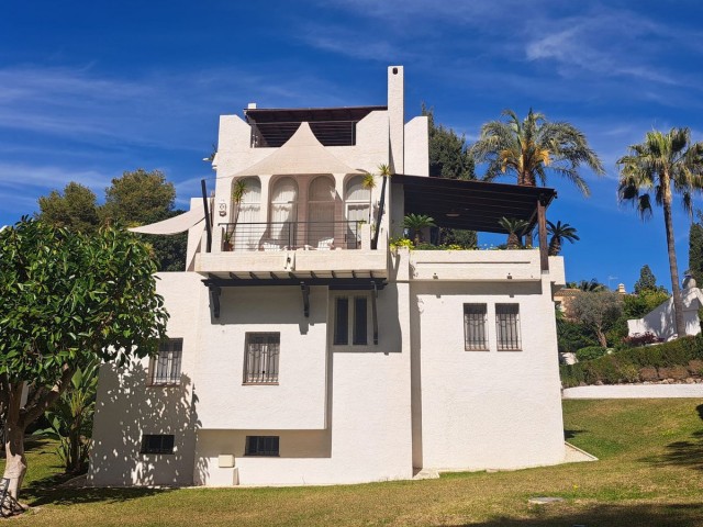 Villa con 4 Dormitorios  en Nueva Andalucía