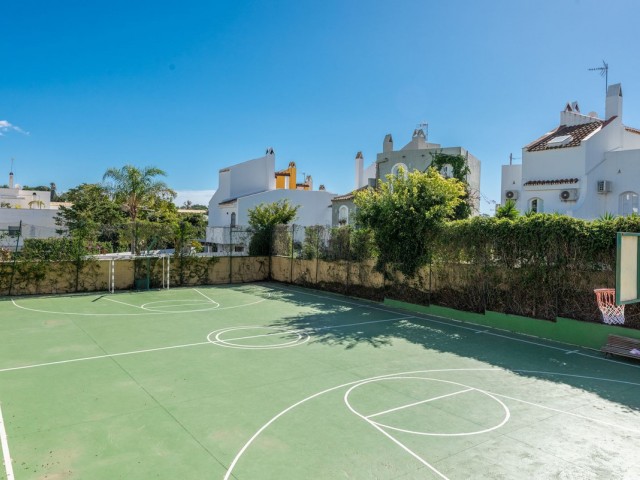 Penthouse avec 2 Chambres  à Nueva Andalucía