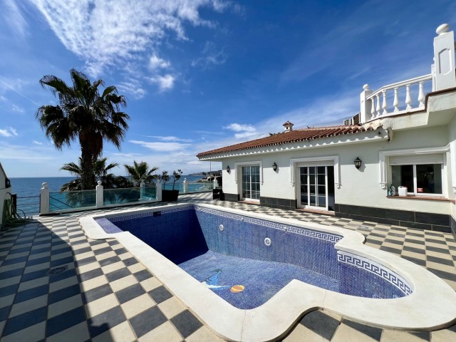 5 Bedrooms Villa in El Chaparral