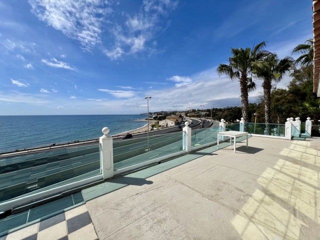 5 Bedrooms Villa in El Chaparral