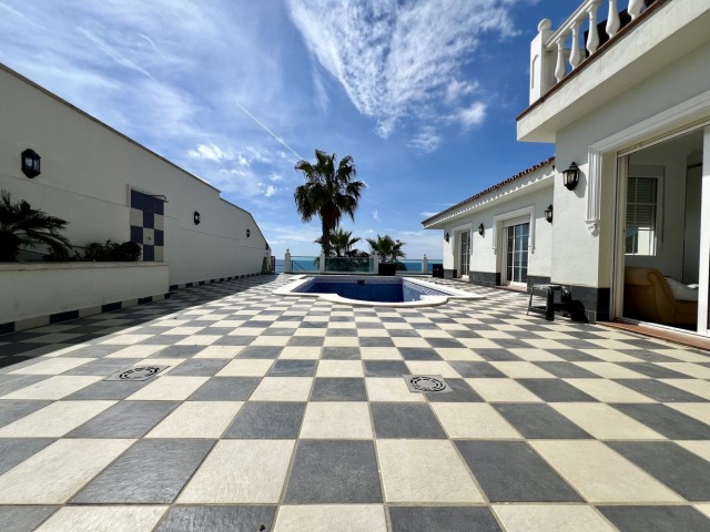 5 Bedrooms Villa in El Chaparral