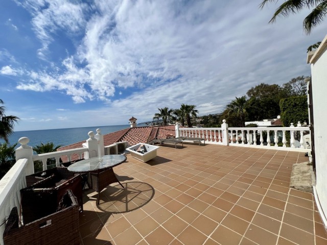 5 Bedrooms Villa in El Chaparral