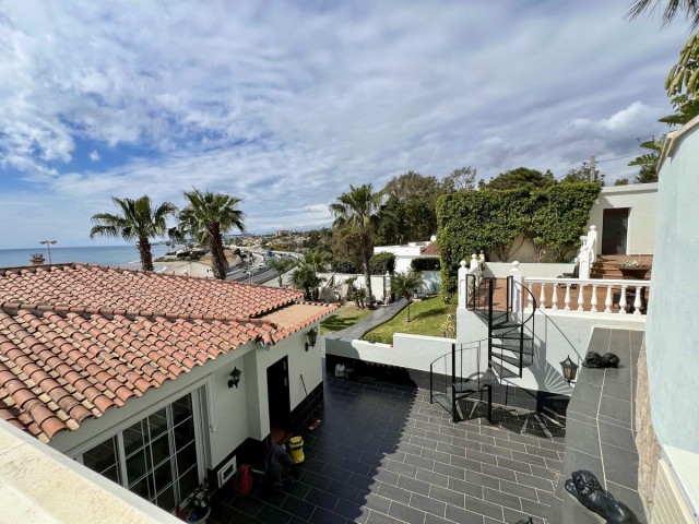 5 Bedrooms Villa in El Chaparral