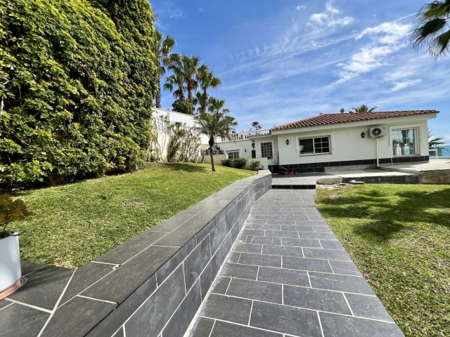 5 Bedrooms Villa in El Chaparral