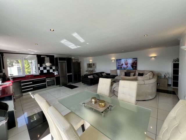 5 Bedrooms Villa in El Chaparral