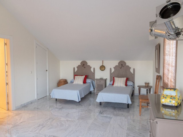 4 Bedrooms Villa in Guadalmina Baja