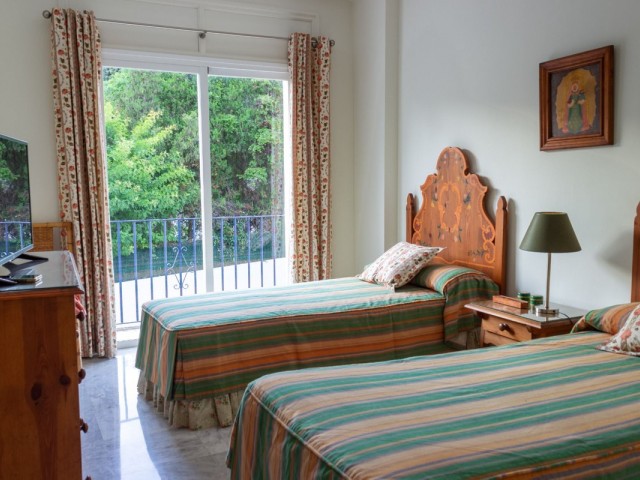 Villa avec 4 Chambres  à Guadalmina Baja
