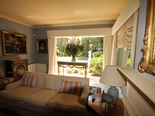 8 Bedrooms Villa in Calahonda