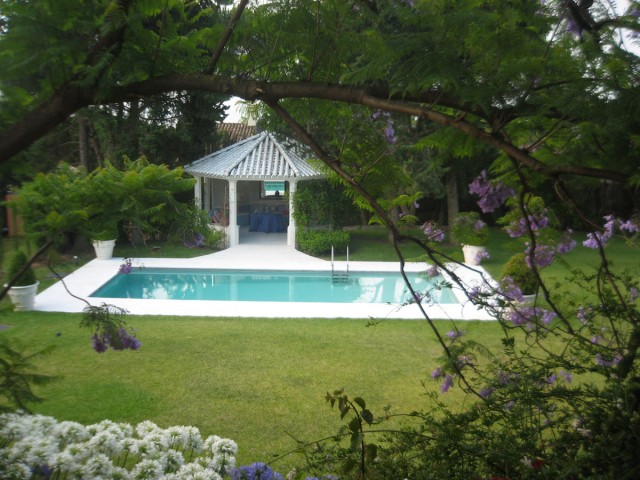 8 Bedrooms Villa in Calahonda