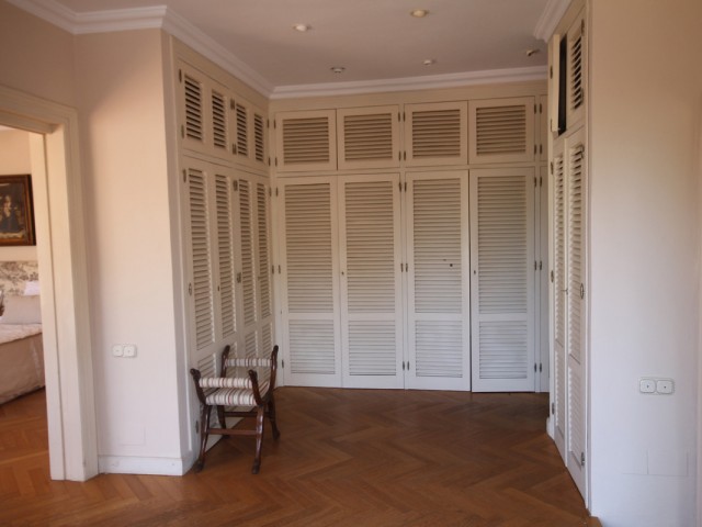 8 Bedrooms Villa in Calahonda