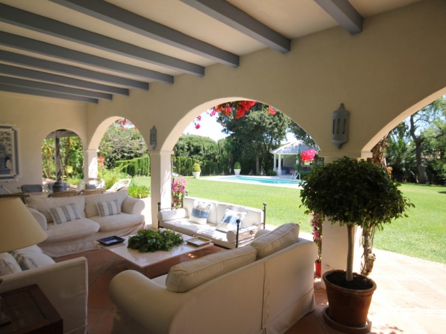 8 Bedrooms Villa in Calahonda