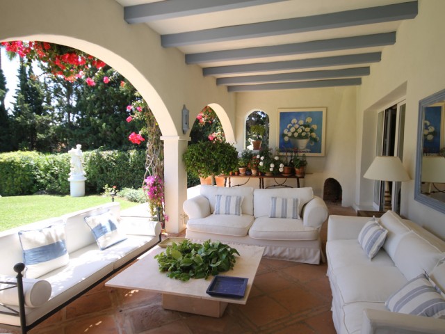 8 Bedrooms Villa in Calahonda