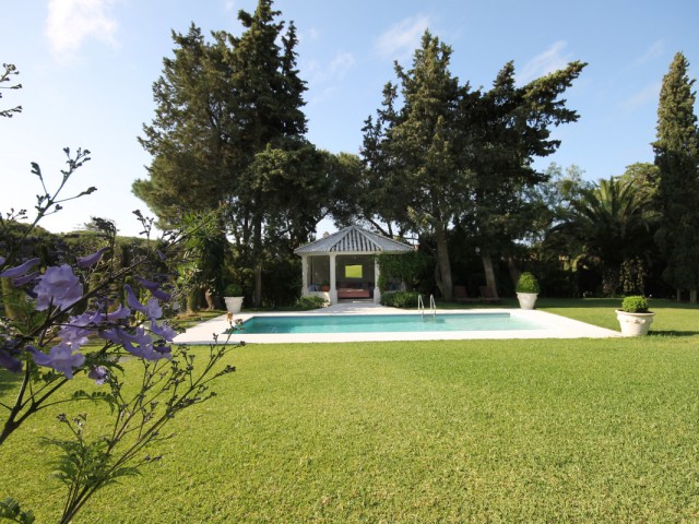 8 Bedrooms Villa in Calahonda