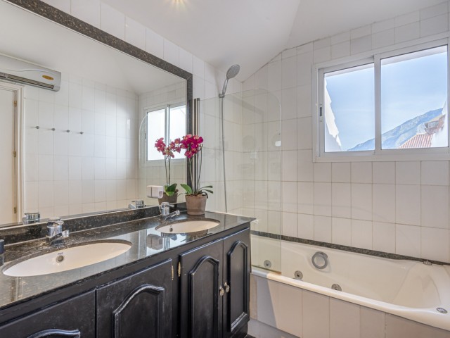 Penthouse avec 2 Chambres  à The Golden Mile