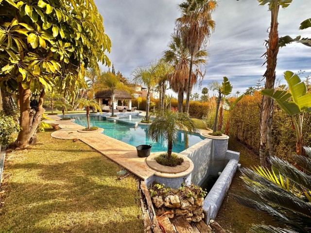 Villa avec 5 Chambres  à Bahía de Marbella