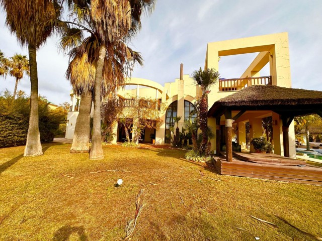 Villa avec 5 Chambres  à Bahía de Marbella