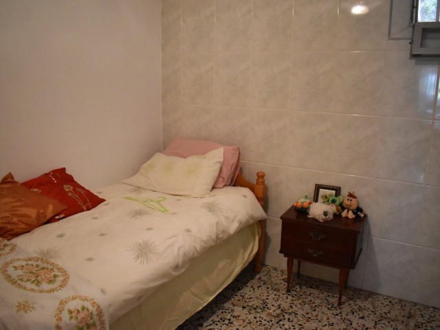 Villa con 6 Dormitorios  en Tolox