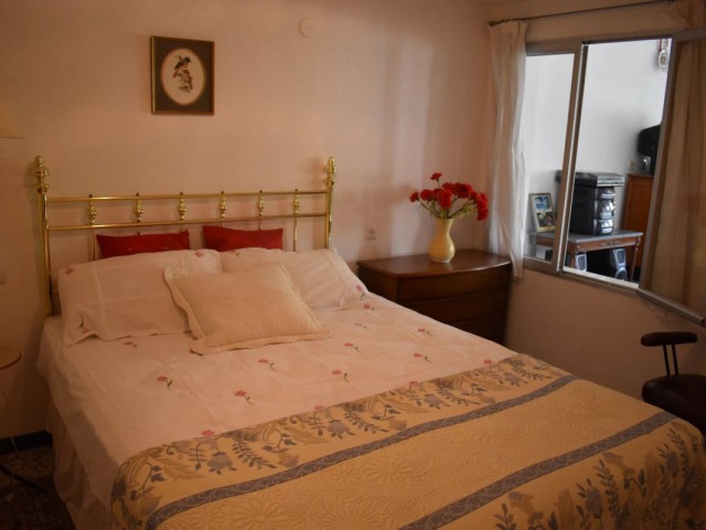 Villa con 6 Dormitorios  en Tolox