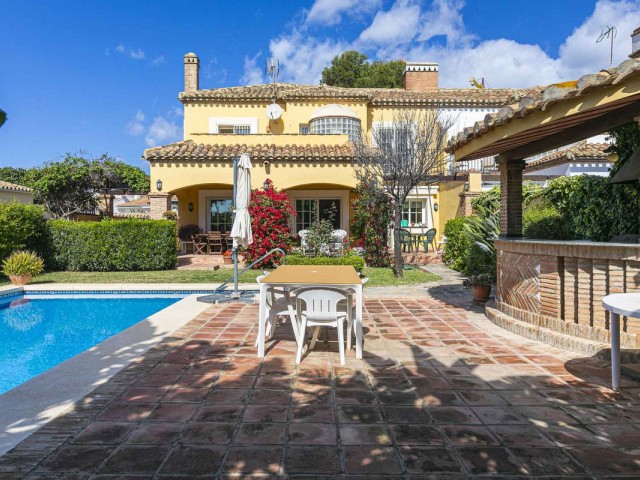 Villa avec 5 Chambres  à Costabella