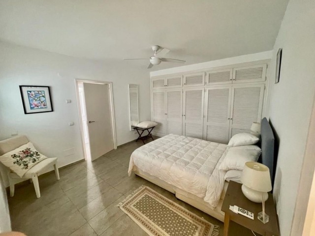 4 Bedrooms Apartment in Guadalmina Baja