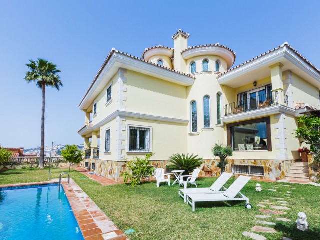 Villa con 4 Dormitorios  en Málaga Este