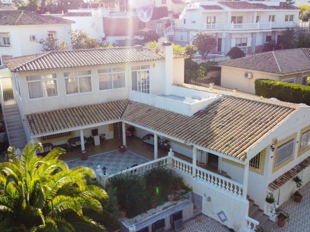 Villa avec 5 Chambres  à Arroyo de la Miel
